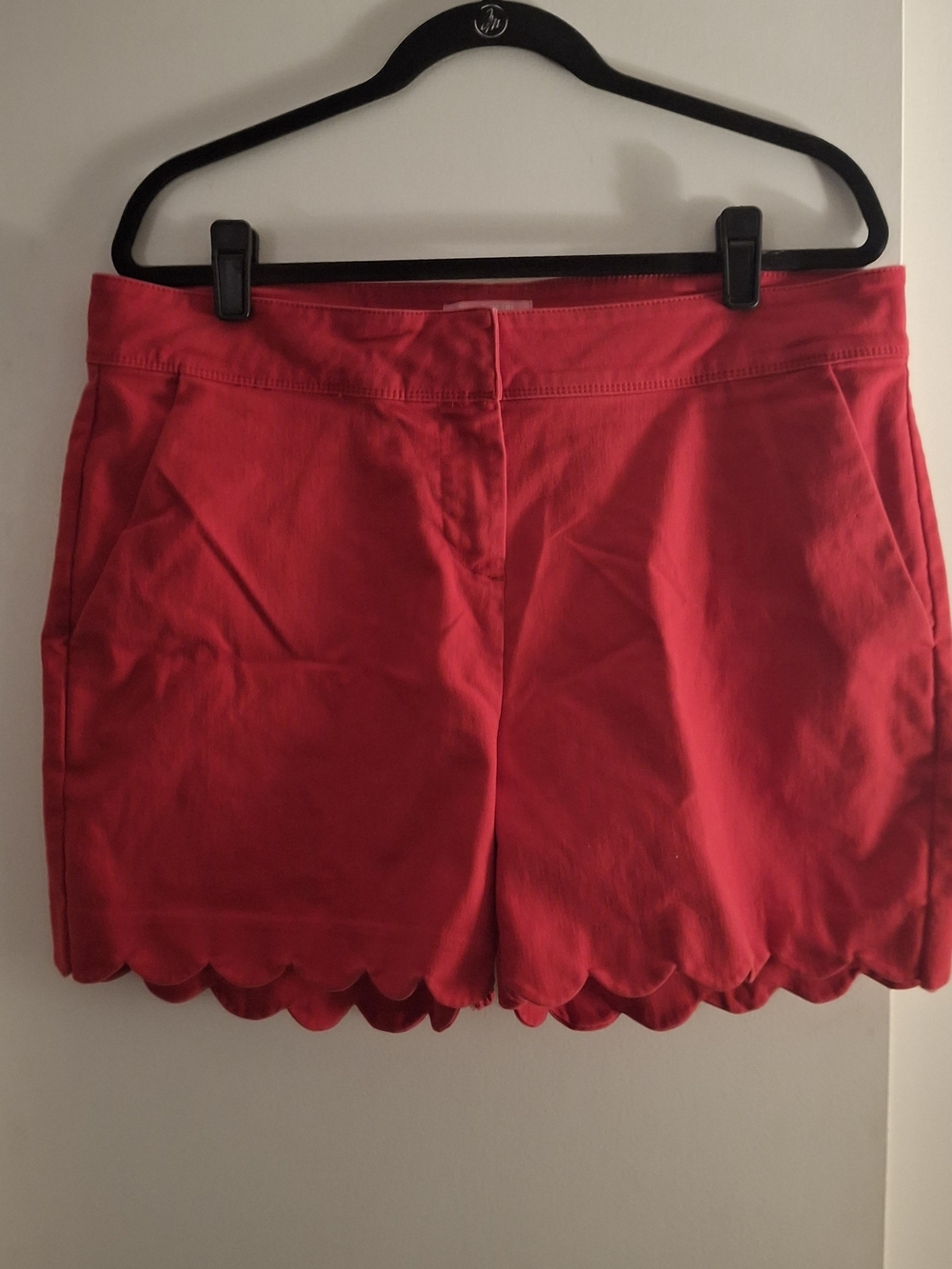 Isaac Mizrahi Women’s Scalloped Hem Red Shorts